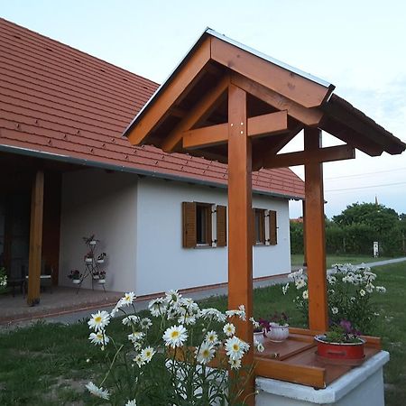 Malomko Apartman Zsira エクステリア 写真