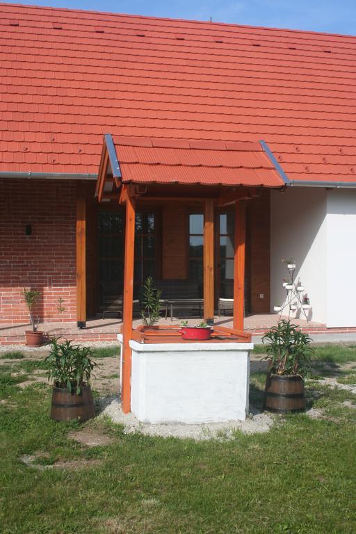 Malomko Apartman Zsira エクステリア 写真